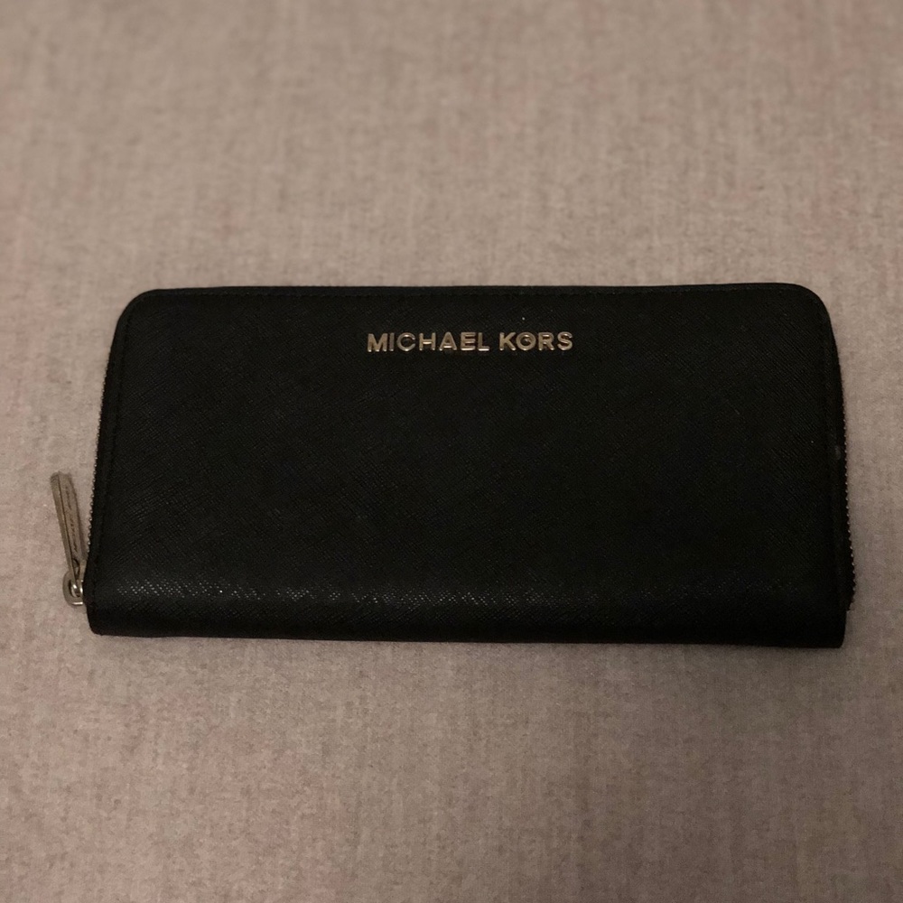 Michael Kors Saffiano Leather wallet